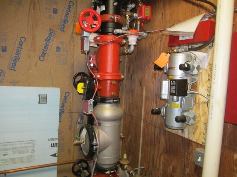 More Photos Of 17-53 John Stark Hwy, Newport Department Store For Lease