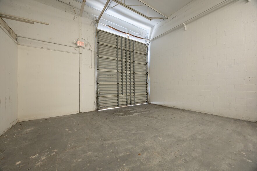 More Photos Of 683 W 26th St, Hialeah Service For Sale