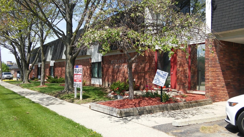 More Photos Of 17200 W 10 Mile Rd, Southfield Office For Lease