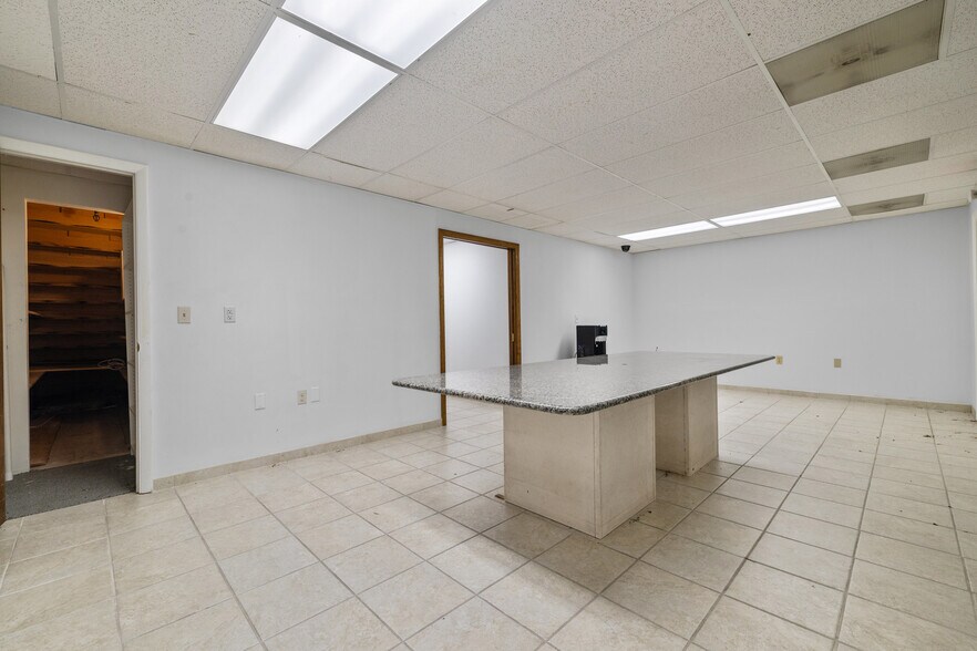 More Photos Of 5875-5881 Allentown Rd, Suitland Office For Sale