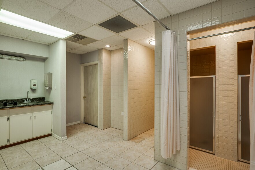 More Photos Of 1921 9th St, Wichita Falls Healthcare For Sale