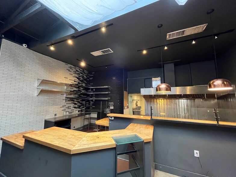 More Photos Of 2123 Franklin St, Oakland Restaurant For Lease