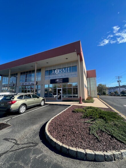 More Photos Of 348 N US Hwy 9, Manalapan Township Office For Lease