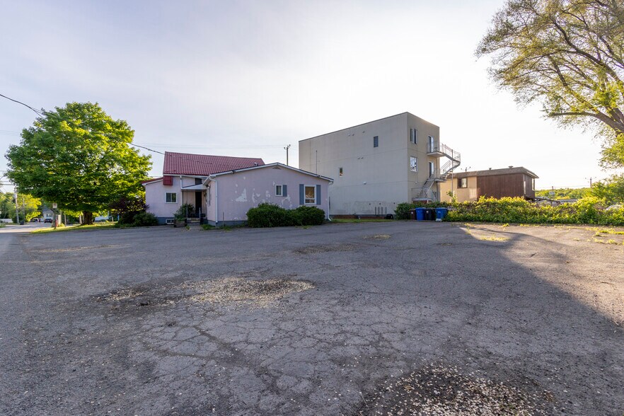 More Photos Of 61 Boul Grand, L'Île-Perrot Office For Lease