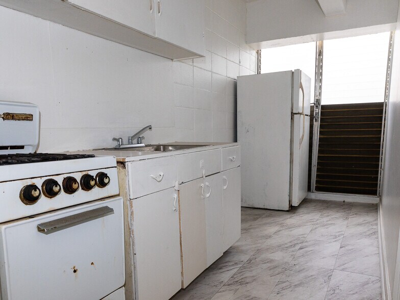 More Photos Of 1420 Wilder Ave, Honolulu Apartments For Sale