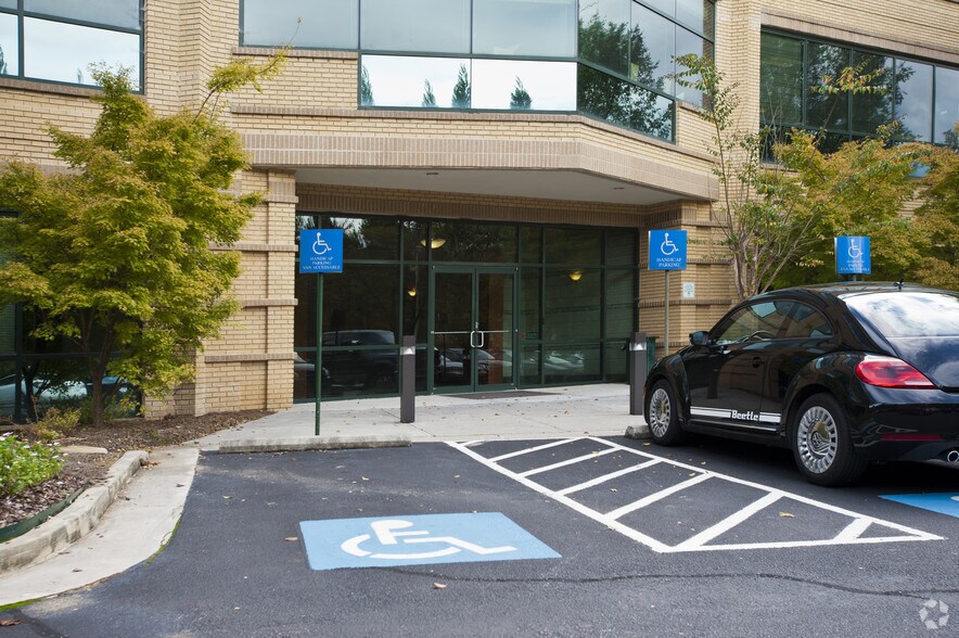 More Photos Of 300 Parkbrooke Pl, Woodstock Medical For Lease