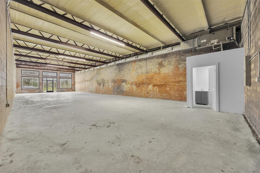 More Photos Of 118 Dallas St, Rice General Retail For Lease