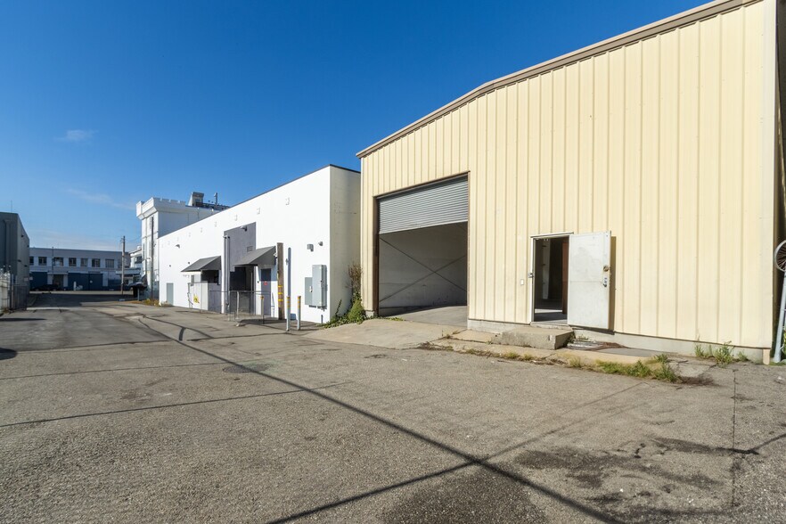 More Photos Of 2757 16th St, San Francisco Warehouse For Lease