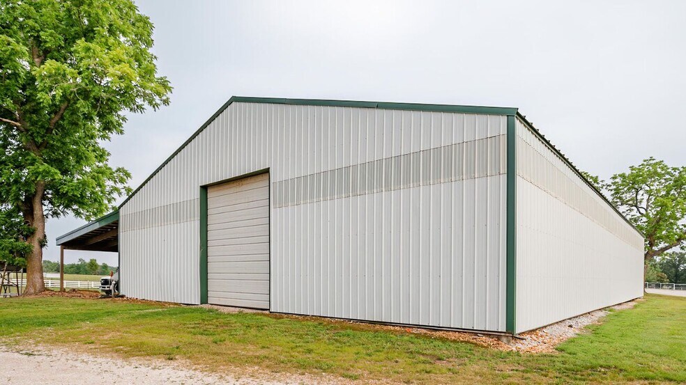 More Photos Of 352 MO-245, Dadeville Horse Stables For Sale
