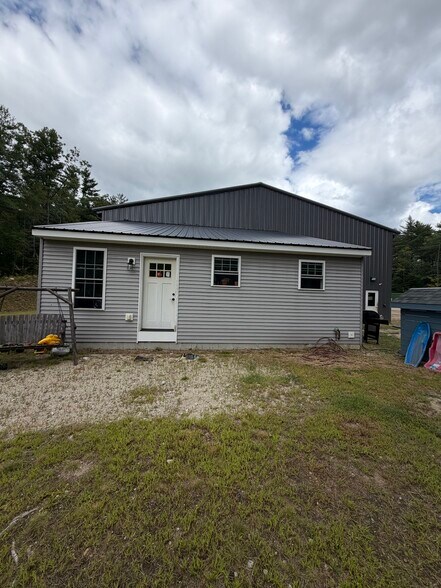 More Photos Of 237 N Bennington Rd, Bennington Flex For Sale