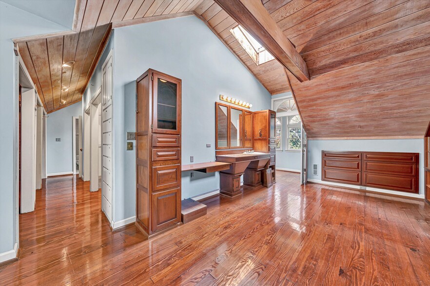 More Photos Of 934 Commander Dr, Roanoke Specialty For Sale