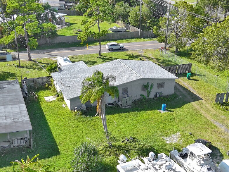 More Photos Of 420 S Plumosa St, Merritt Island General Retail For Sale