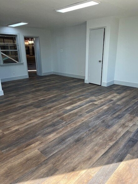 More Photos Of 6920 Gardner Rd, San Antonio Service For Sale