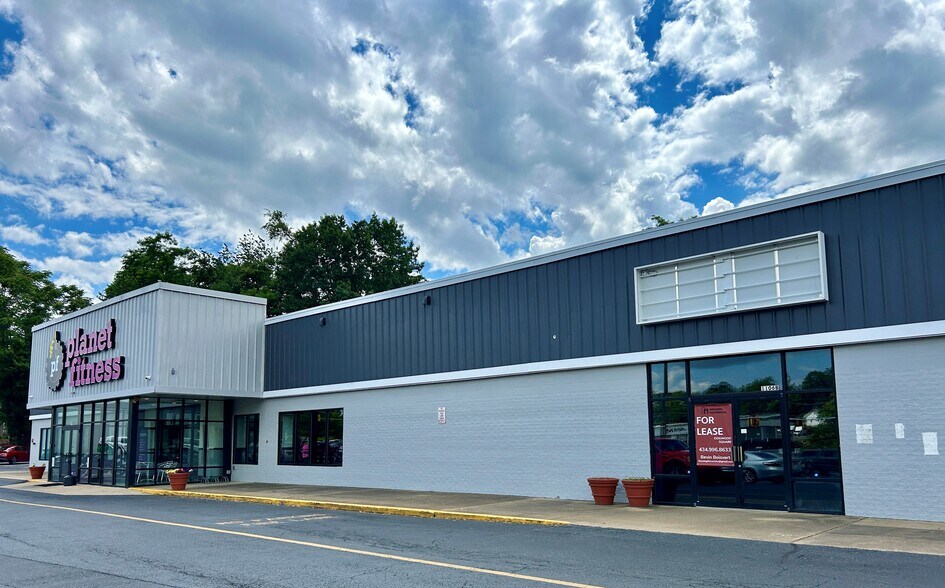 More Photos Of 1104 Greenville Ave, Staunton Storefront For Lease