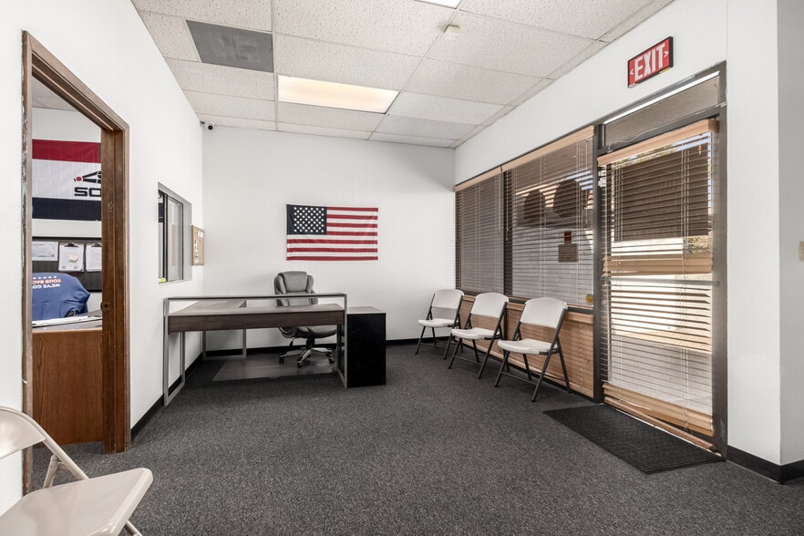 More Photos Of 411 W Gemini Dr, Tempe Warehouse For Sale