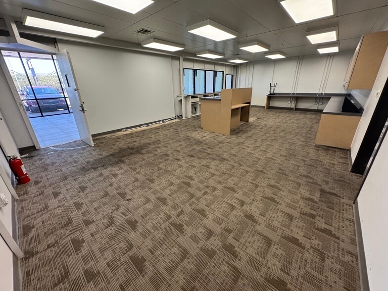 More Photos Of 1909 E William Cannon Dr, Austin Unknown For Lease