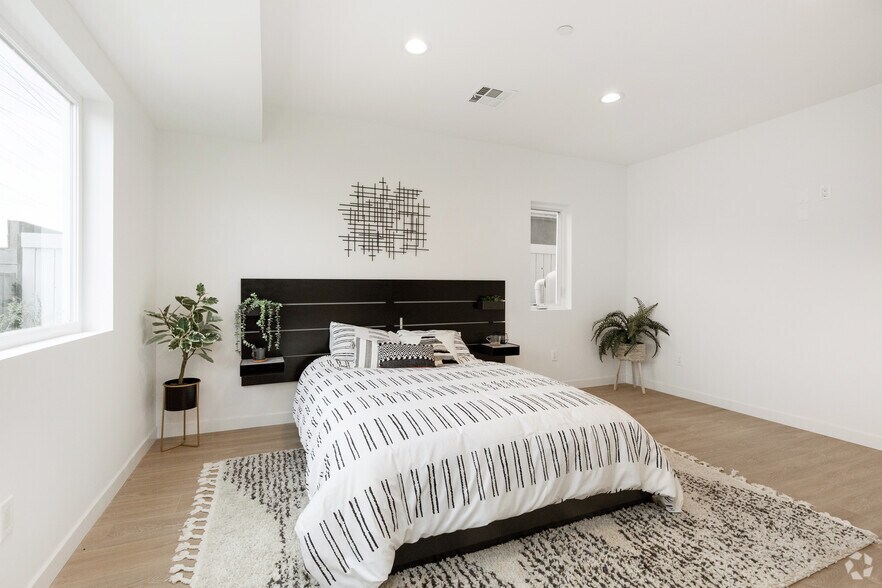 More Photos Of 5631 Whitnall Hwy, North Hollywood Apartments For Sale
