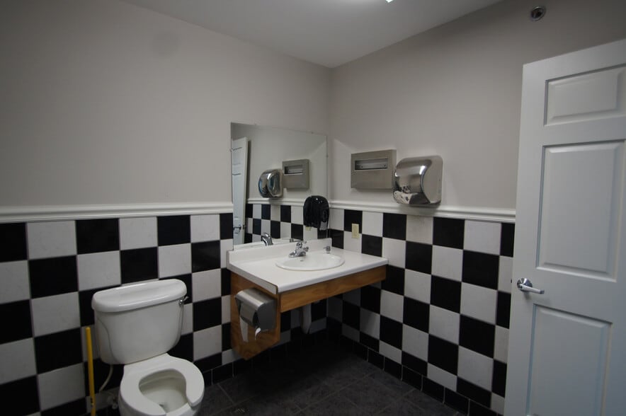 More Photos Of 4020 Minnehaha Ave, Minneapolis Office For Lease