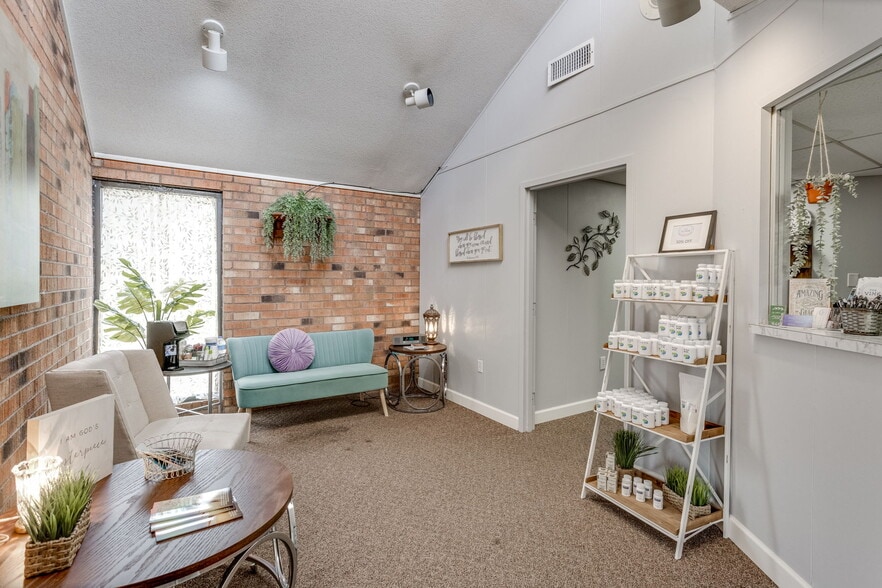 More Photos Of 20 E Dunloup Rd, Shawnee Medical For Sale