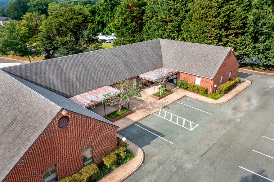 More Photos Of 3040 Berkmar Dr, Charlottesville Medical For Lease