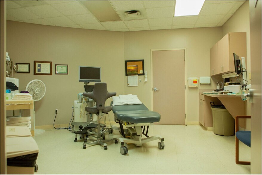 More Photos Of 790 Creekview Dr, Columbus Medical For Sale