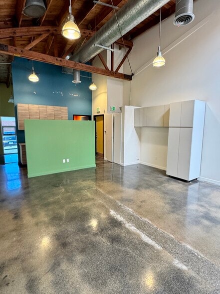 More Photos Of 333 Main St, El Segundo Storefront For Lease