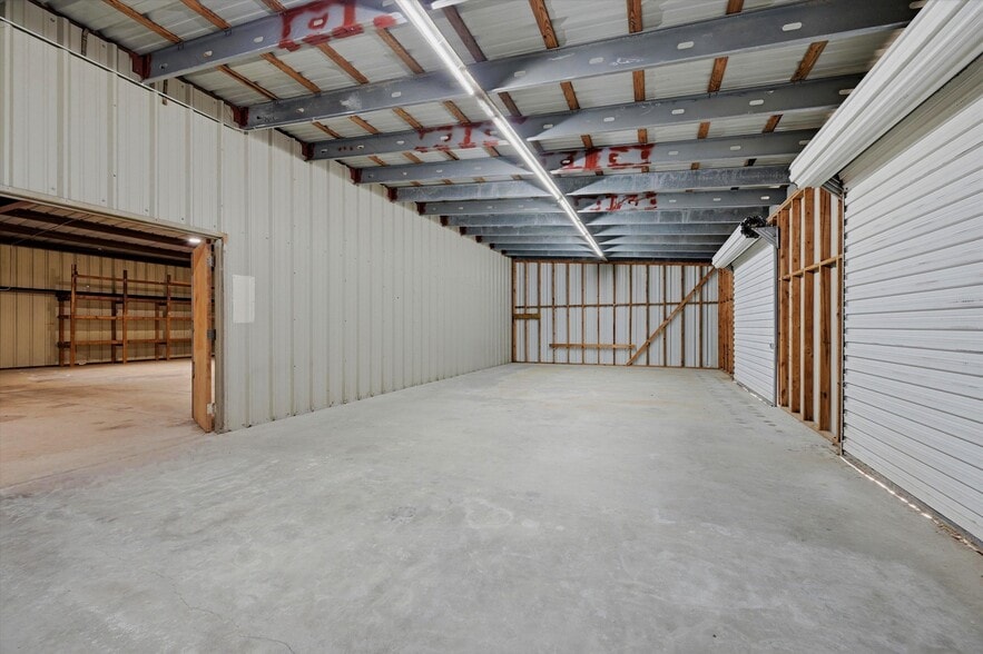 More Photos Of 224 E Cottage St, Sherman Warehouse For Sale