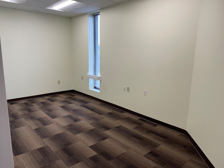 More Photos Of 240 Sargent Dr, New Haven Office For Lease