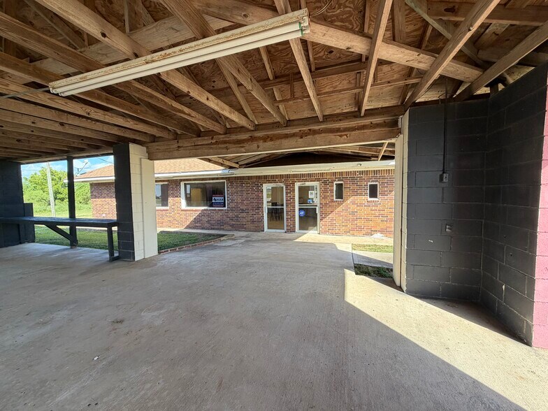 More Photos Of 111 County Road 227, East Bernard Freestanding For Lease