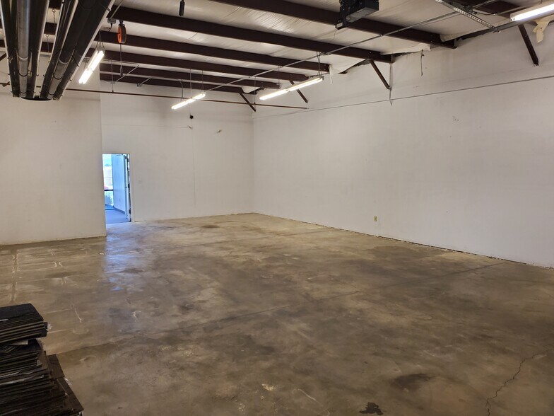 More Photos Of 350-366 Norfolk St, Aurora Light Manufacturing For Sale
