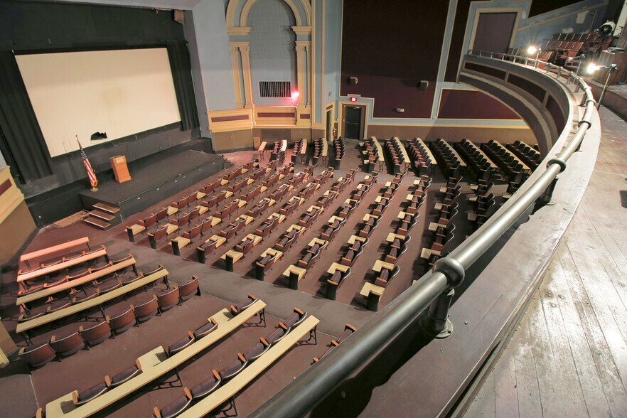 More Photos Of 58 High St, Clinton Movie Radio TVStudio For Lease