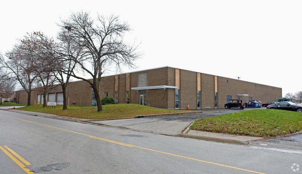 More Photos Of 6516 W 74th St, Bedford Park Warehouse For Lease