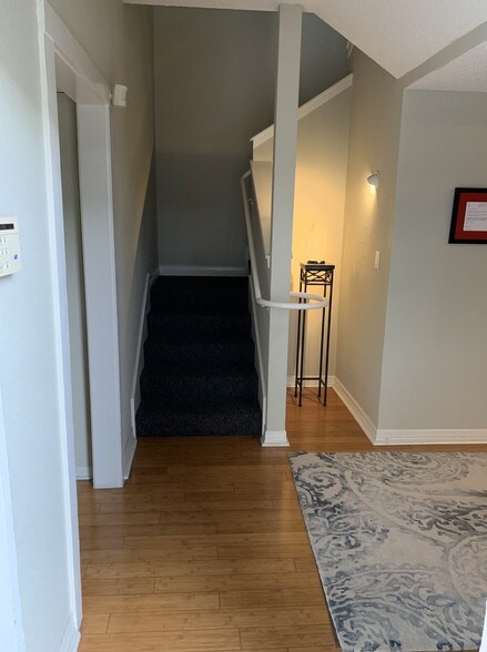 More Photos Of 2525 Wallingwood Dr, Austin Unknown For Lease