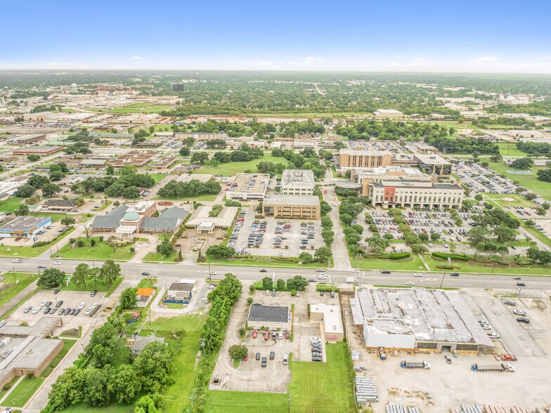 More Photos Of 3095 College St, Beaumont Medical For Sale