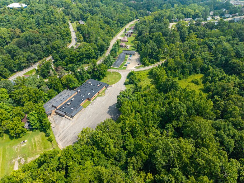 More Photos Of 700 Channel Ln, Marietta Light Distribution For Lease