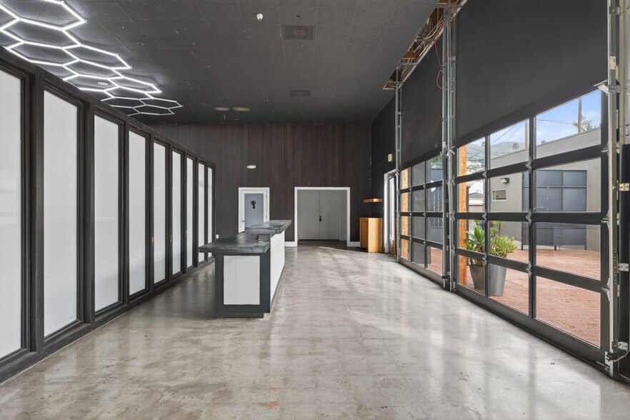 More Photos Of 1895 E Main St, Ventura General Retail For Sale