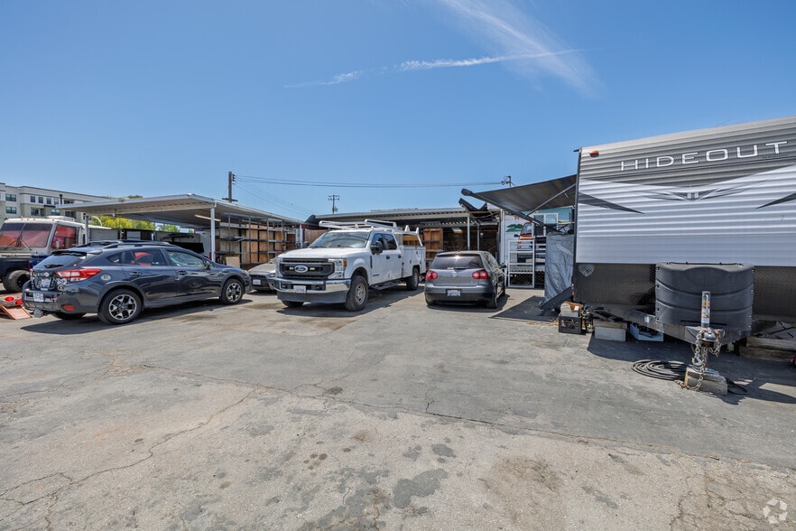 More Photos Of 540 Veterans Blvd, Redwood City Truck Terminal For Lease