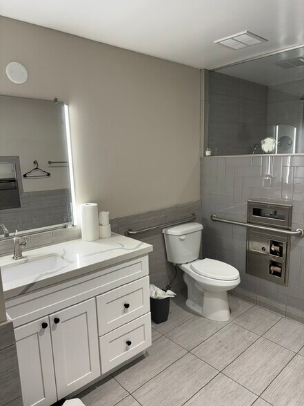 More Photos Of 823 N Harbor Blvd, Fullerton Medical For Sale