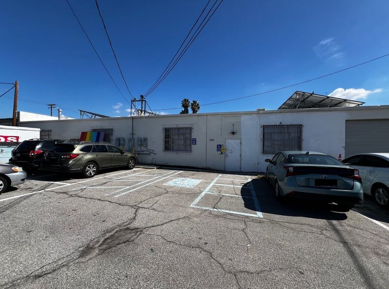 More Photos Of 2205 N Hollywood Way, Burbank Service For Sale