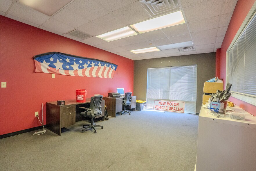 More Photos Of 804 Beltline Rd SW, Decatur Freestanding For Lease