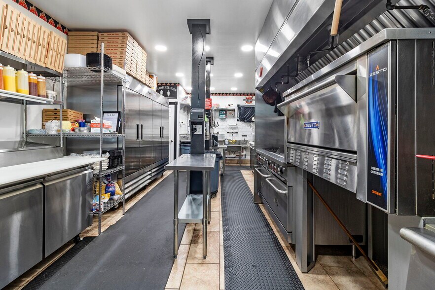 More Photos Of 18 Mckabe Rd, Colton Storefront Retail Residential For Sale