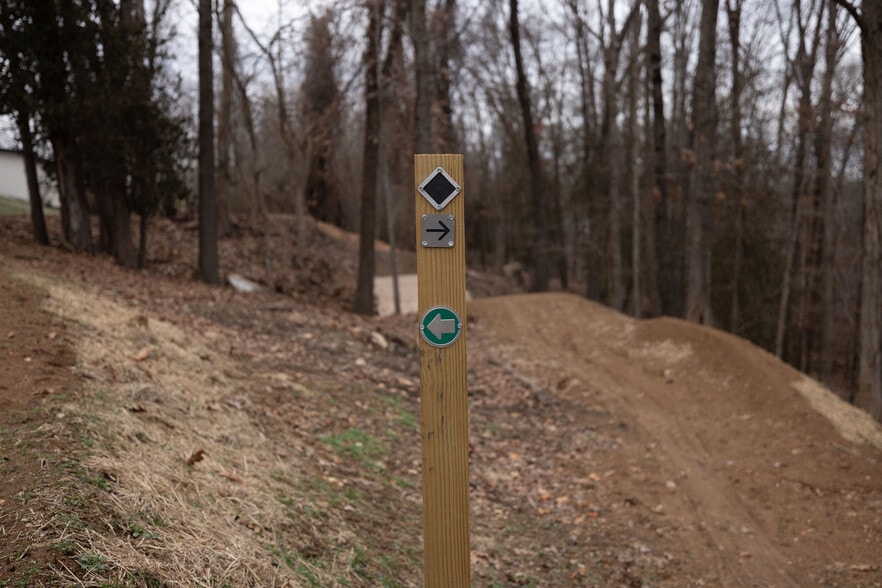 More Photos Of 14733 Dutchmans Dr, Rogers Hotel For Sale