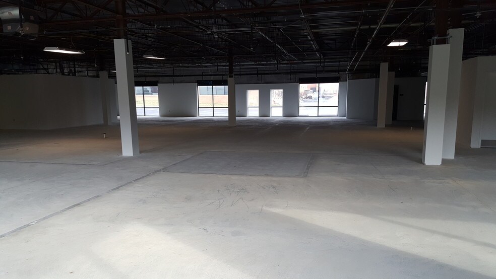 More Photos Of 125 Airport Dr, Westminster Unknown For Lease
