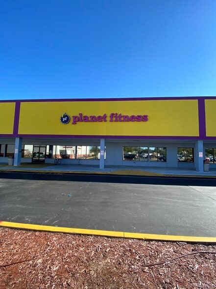 More Photos Of 1861 N Highland Ave, Clearwater General Retail For Lease