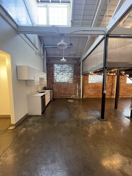 More Photos Of 2662-2684 Lacy St, Los Angeles Loft Creative Space For Lease