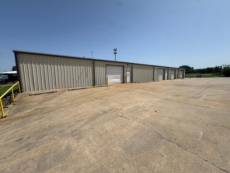 More Photos Of 102 S 111th Ave, Tulsa Warehouse For Sale