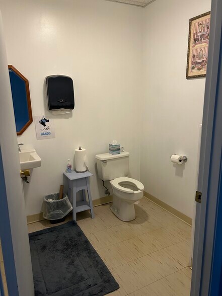 More Photos Of 12 Ampersand Dr, Plattsburgh Office For Lease