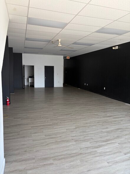 More Photos Of 1600-1610 6th Ave, Des Moines Freestanding For Lease
