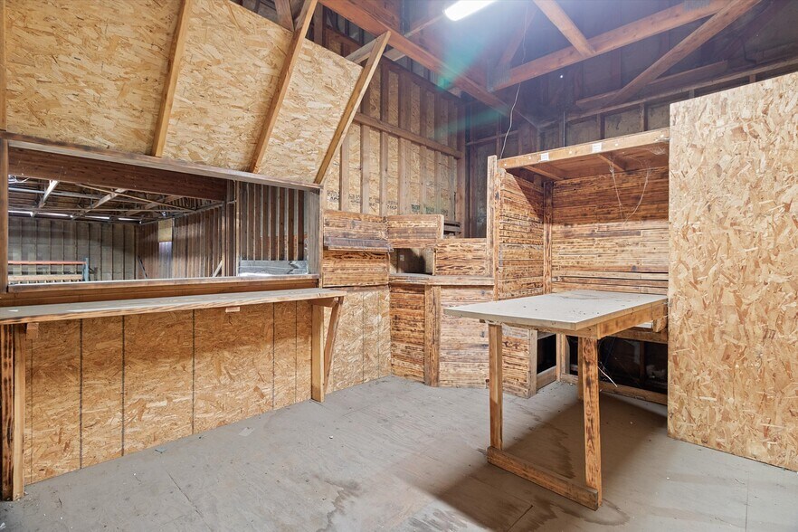 More Photos Of 6305 SW Highway 101, Lincoln City Warehouse For Sale