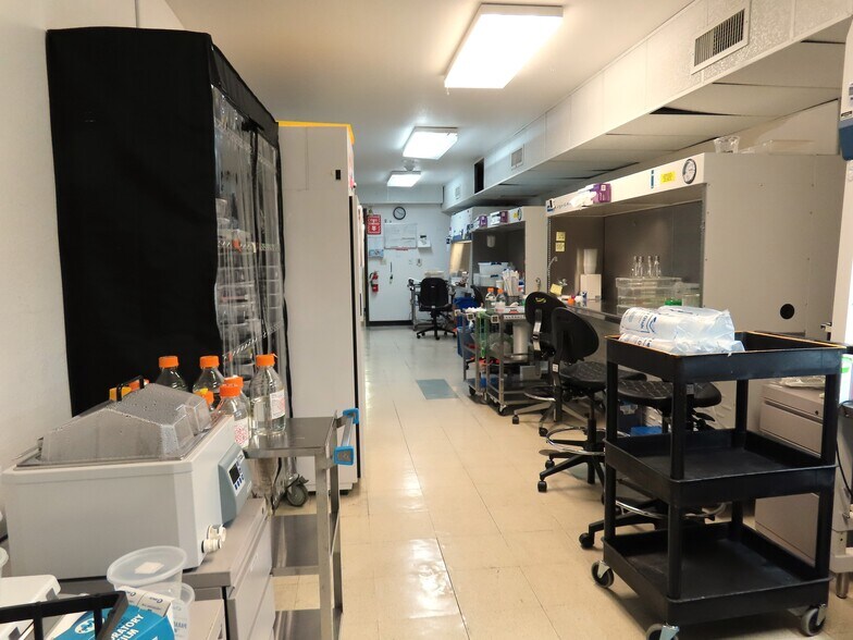 More Photos Of 1910-1920 5th St, Davis Light Manufacturing For Sale